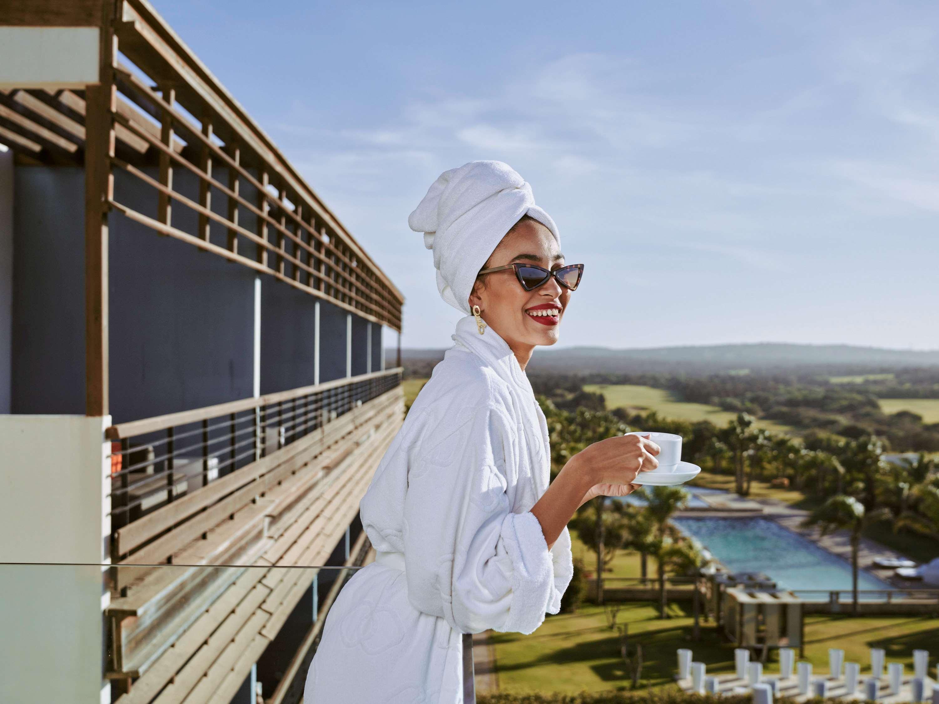Hotel Le Golf D'Essaouira & Spa Esterno foto A woman wearing a bathrobe