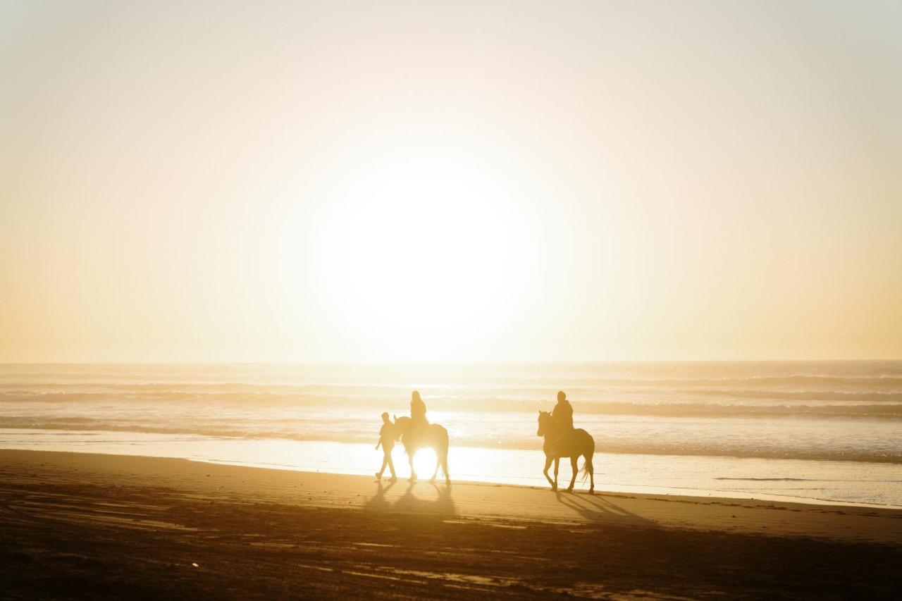 Hotel Le Golf D'Essaouira & Spa Esterno foto Horse riding on the beach at Swakopmund