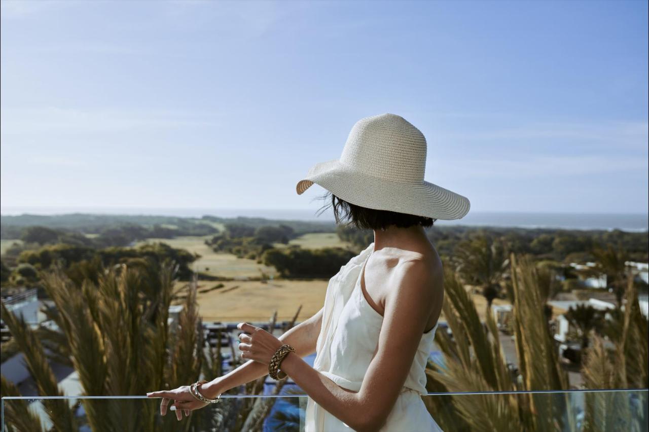 Hotel Le Golf D'Essaouira & Spa Esterno foto A woman wearing a sun hat