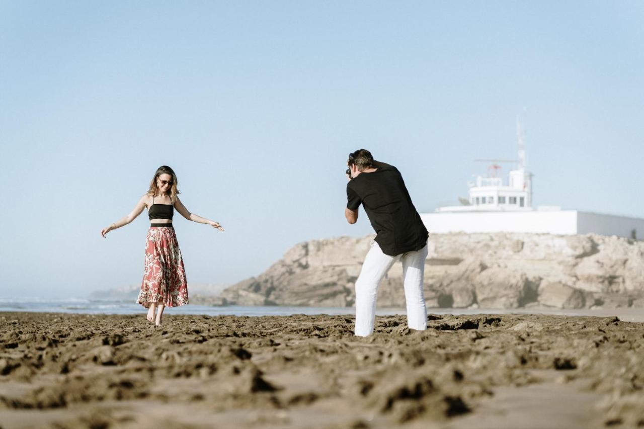 Hotel Le Golf D'Essaouira & Spa Esterno foto A photographer taking a photo of a model